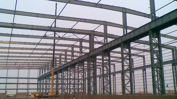 鋼結構廠(chǎng)房建設需要注意什么